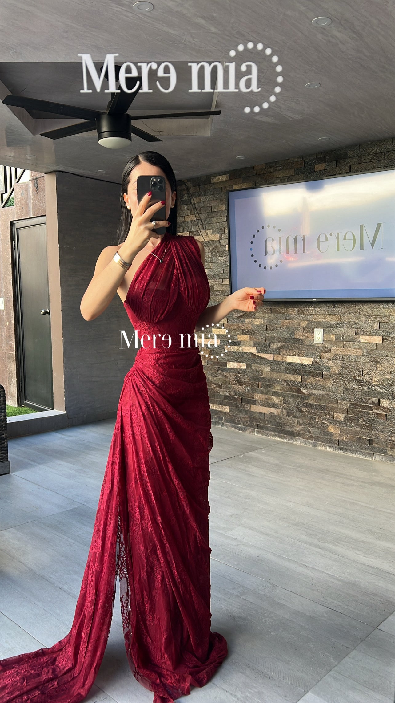 Vestido encaje copas hombro