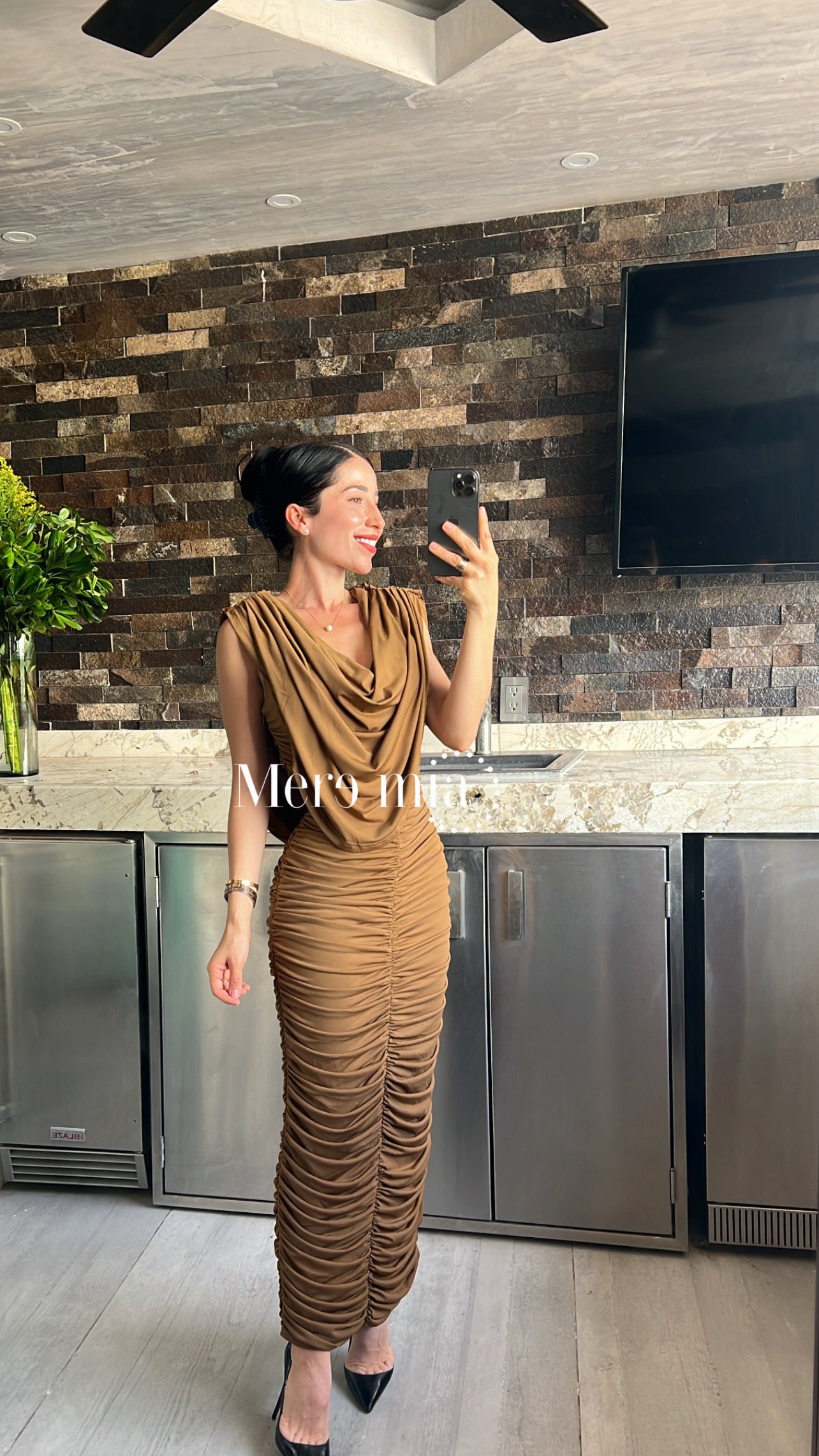 Vestido plisado escote U