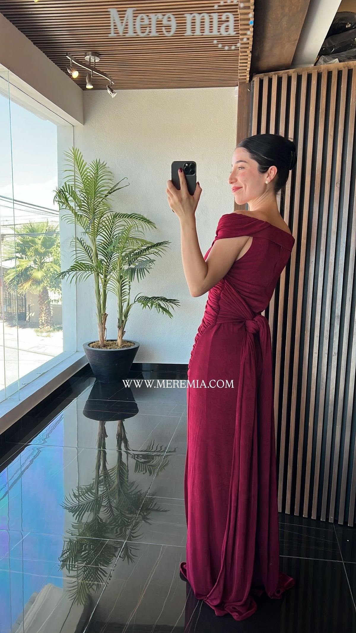Vestido plisado en hombros liso