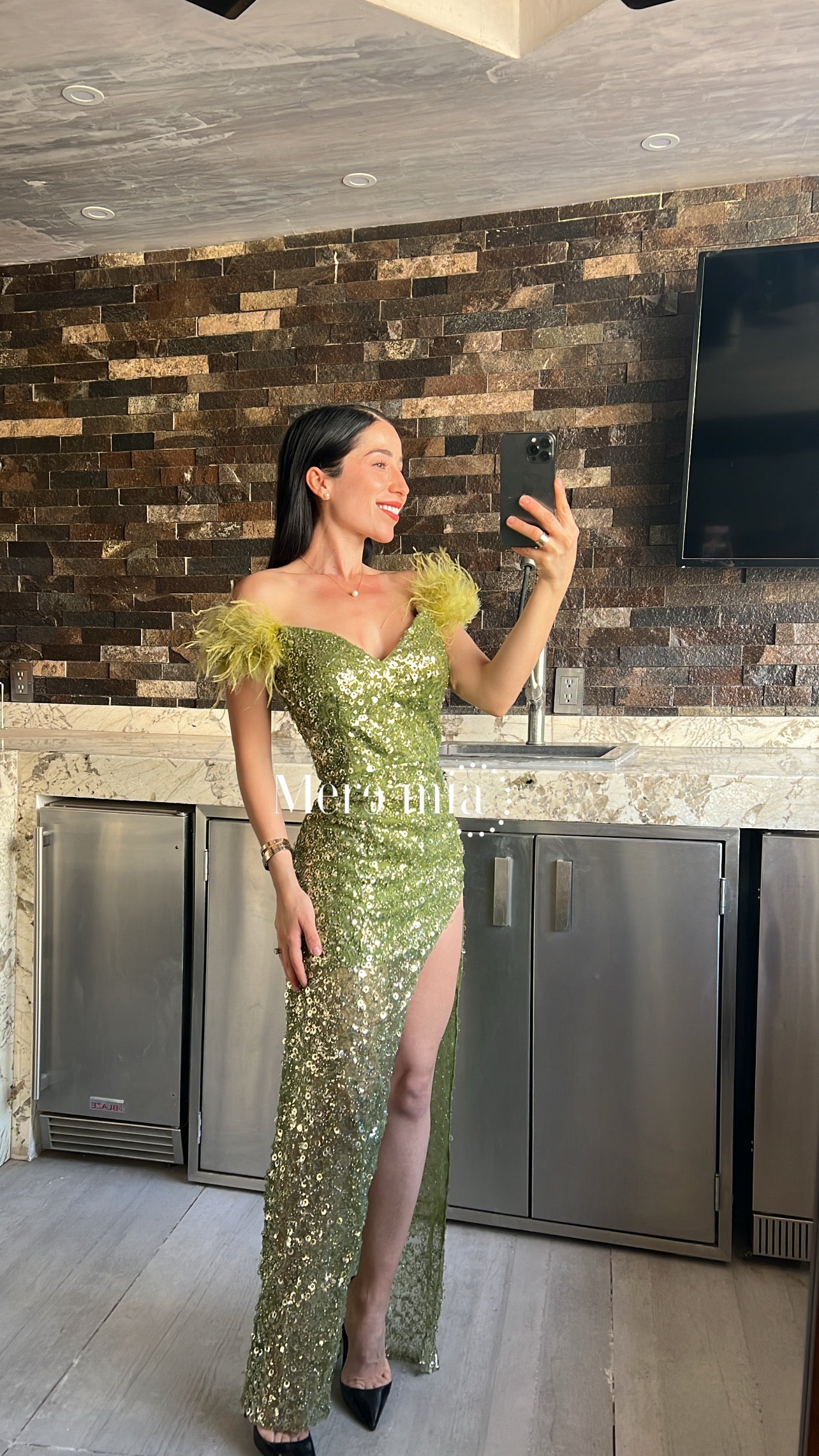 Vestido verde lent plumas