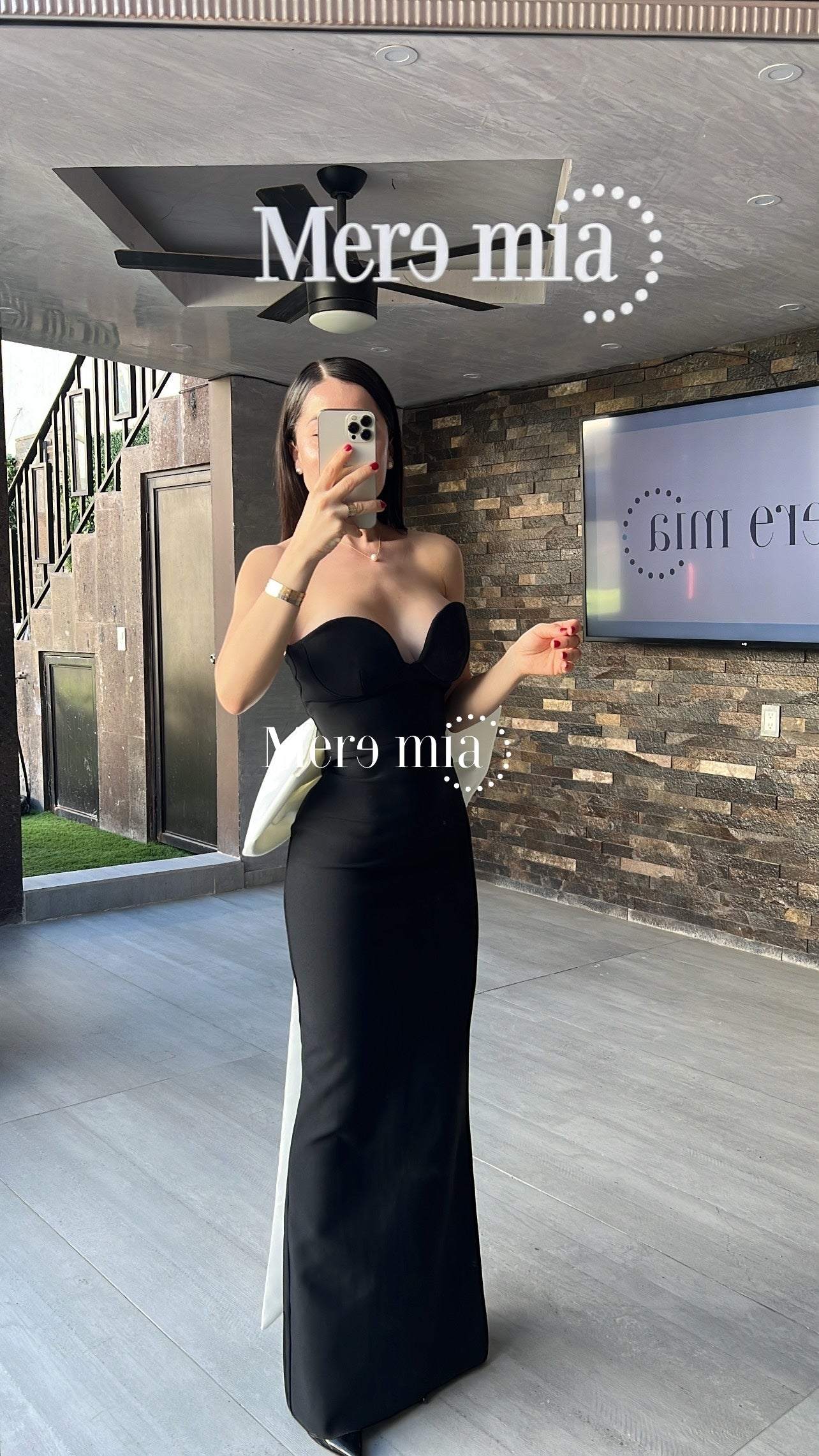 Vestido negro moño blanco