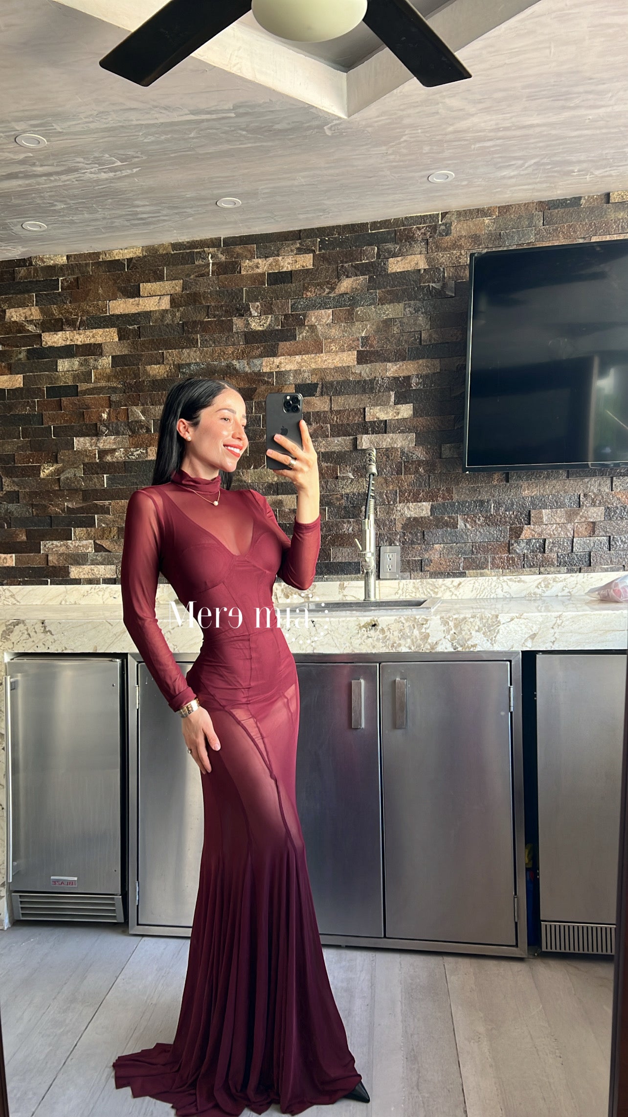 Vestido tinto cuello malla