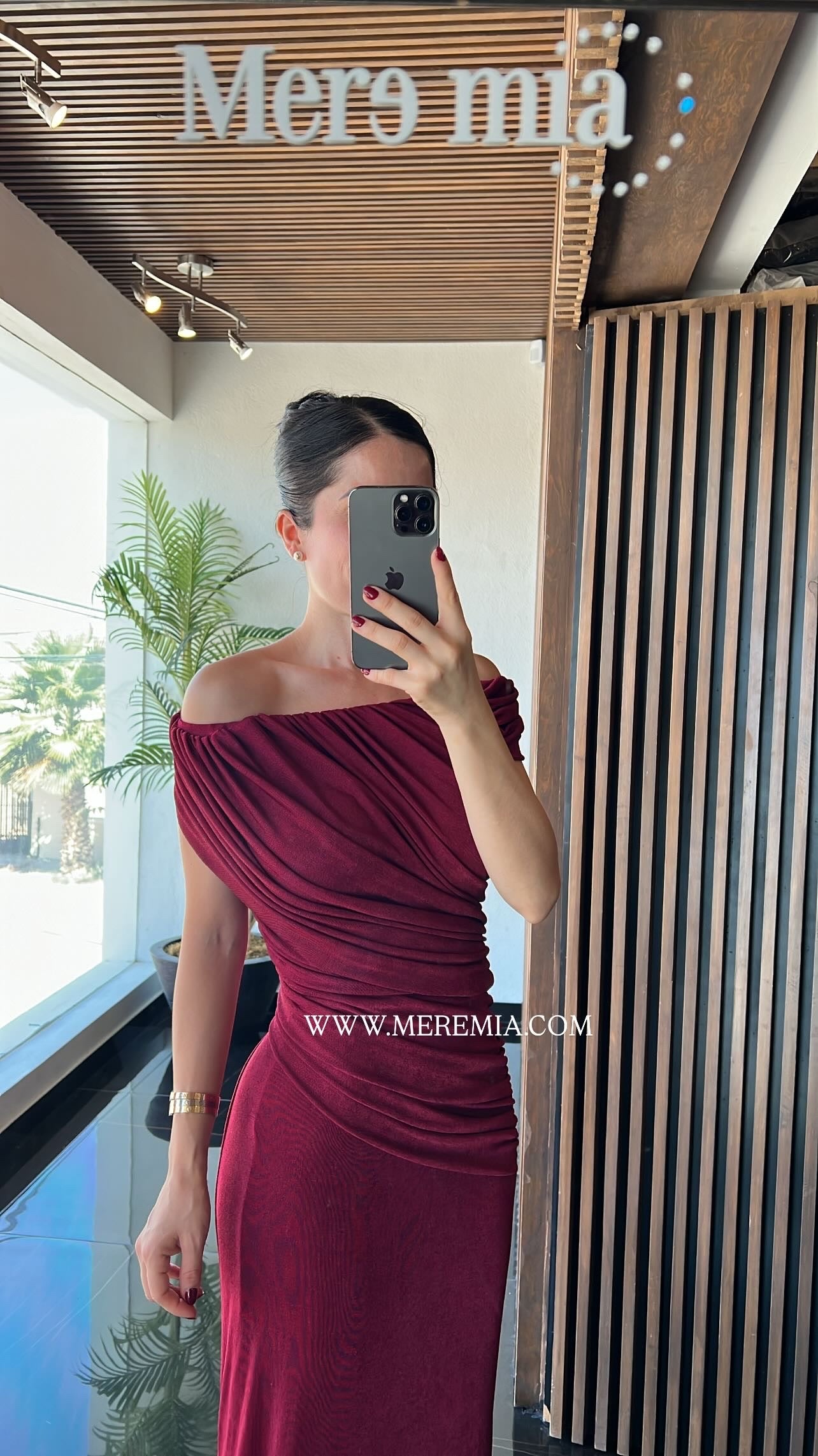 Vestido plisado en hombros liso