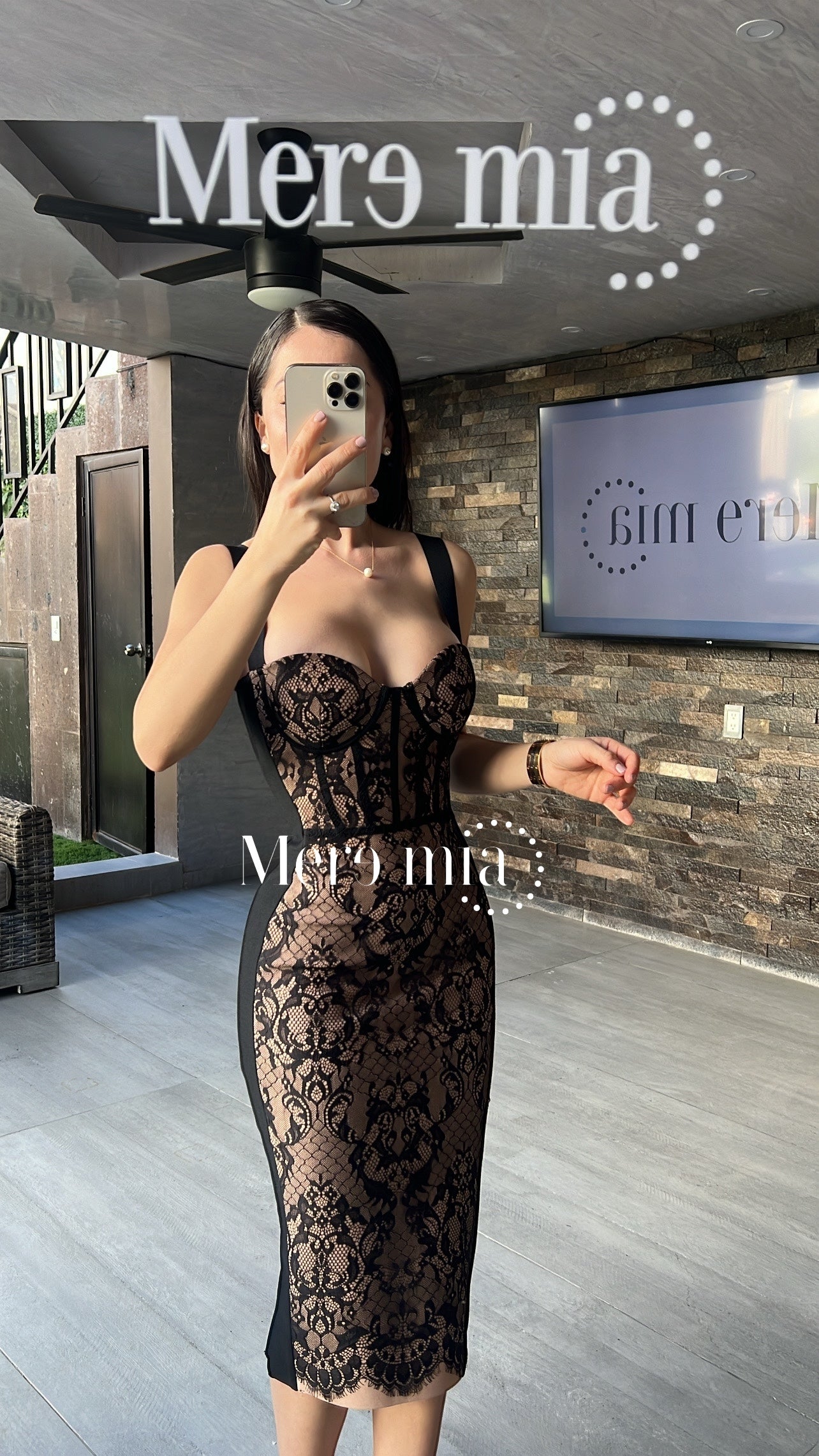 Vestido nude negro encaje copas