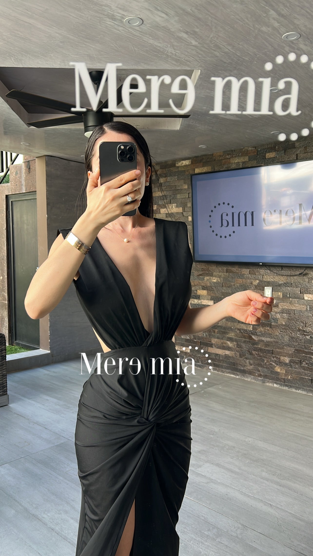 Vestido negro escote en V y stretch