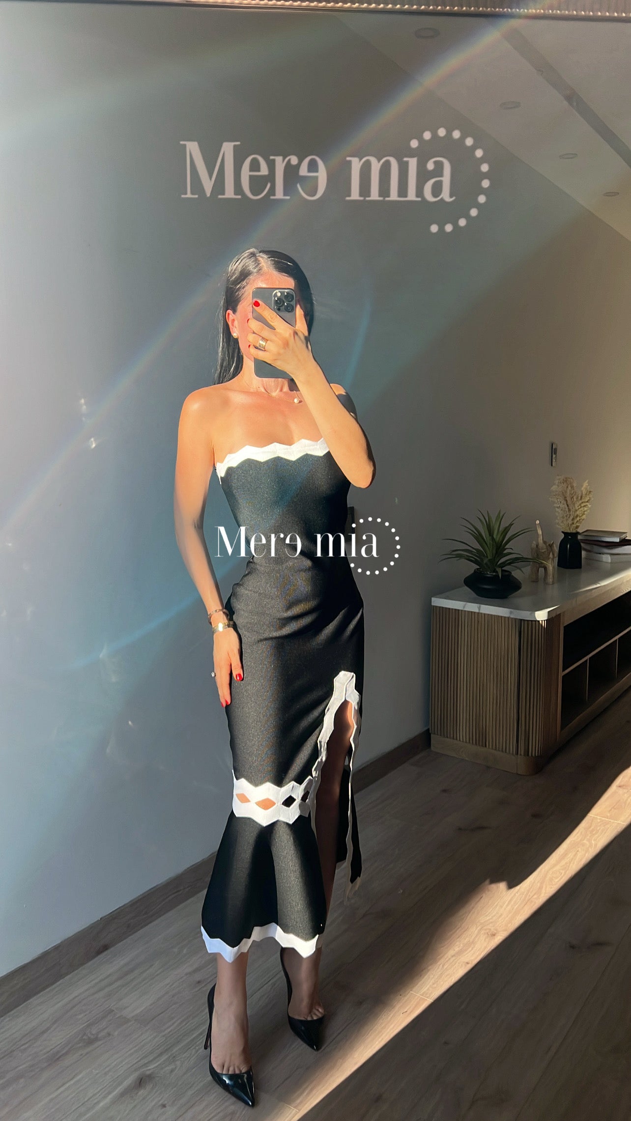 Vestido negro ruff blanco