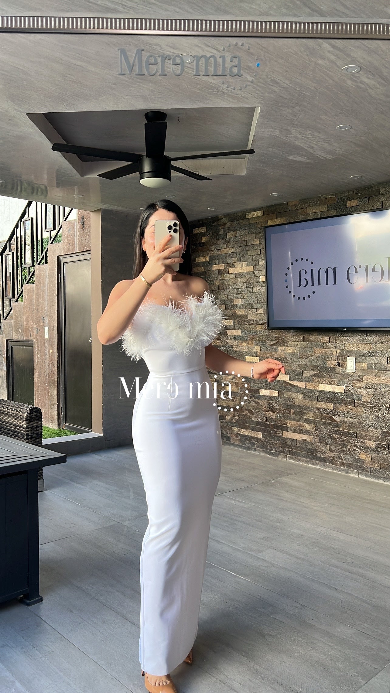 Vestido blanco plumas