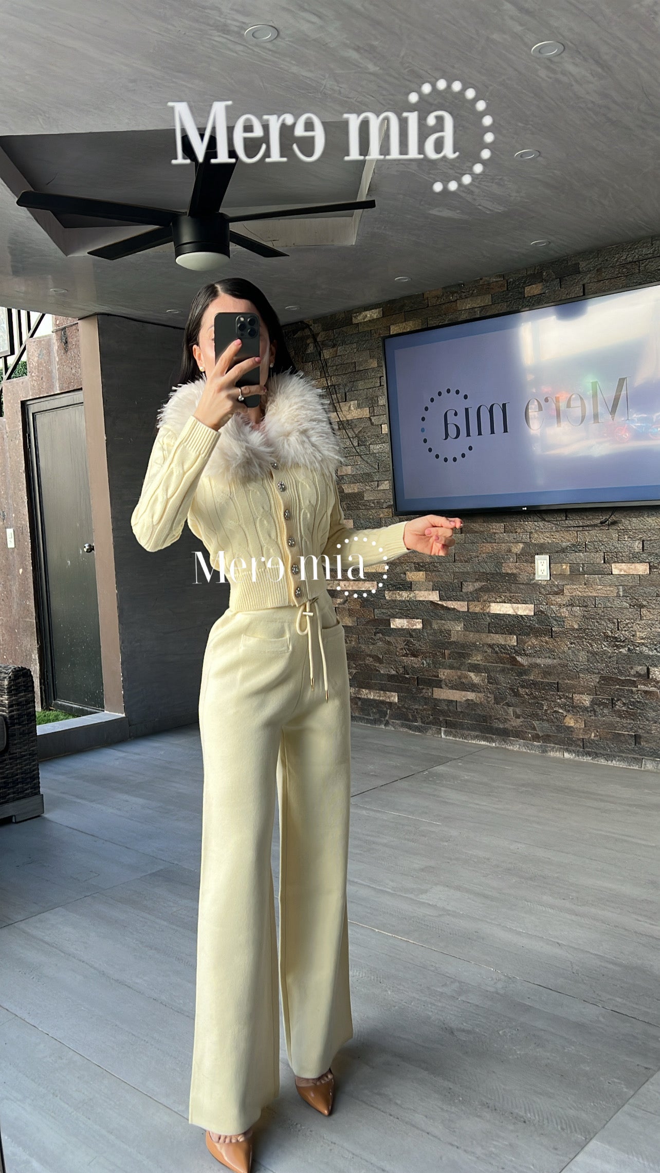 Conjunto pantalón cuello peluche