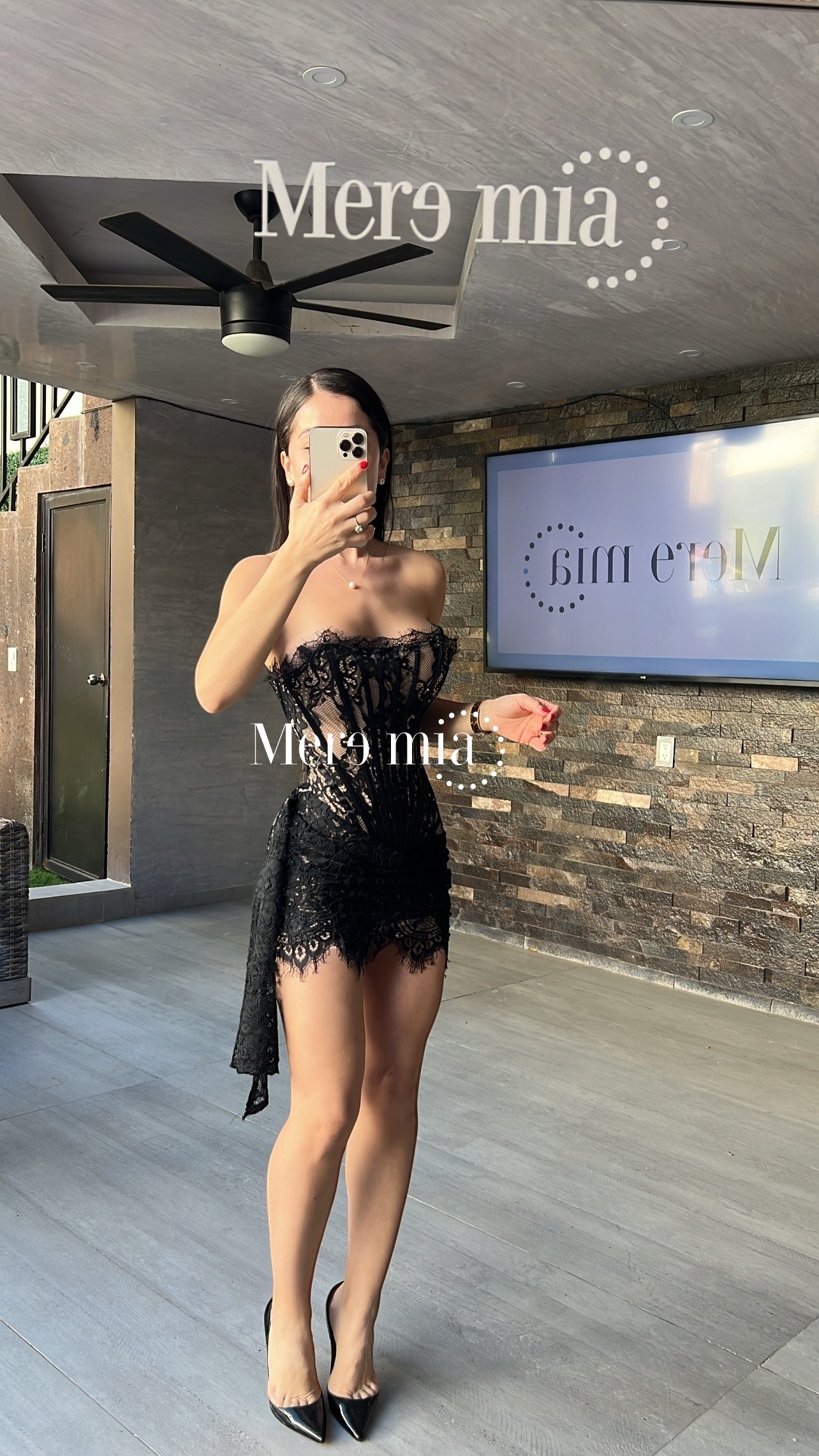 Vestido negro encaje strapples