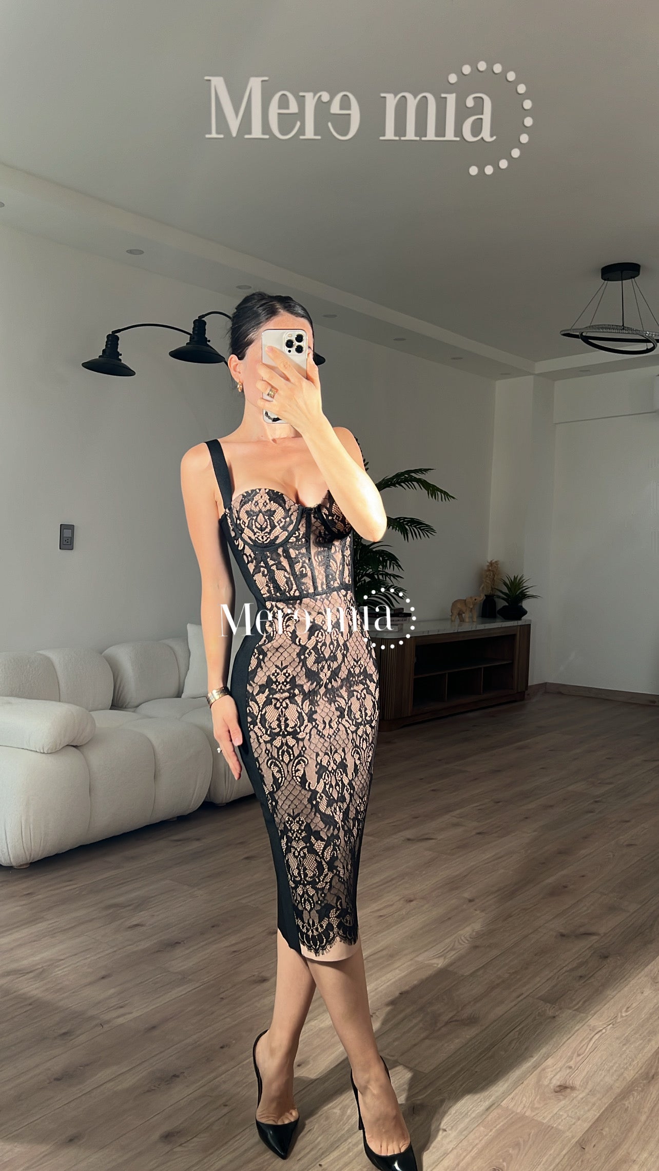 Vestido nude negro encaje copas