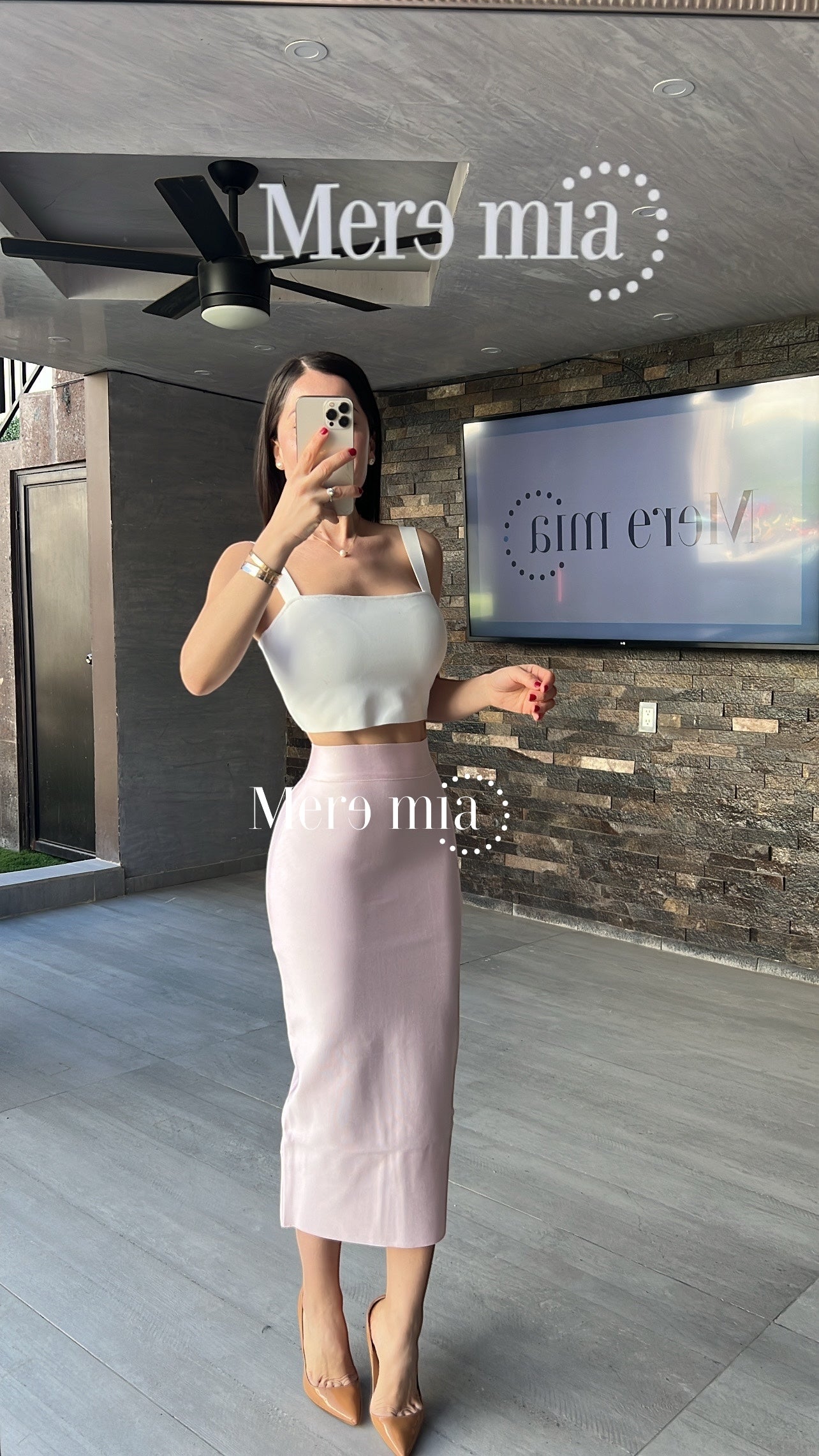 Falda rosa midi