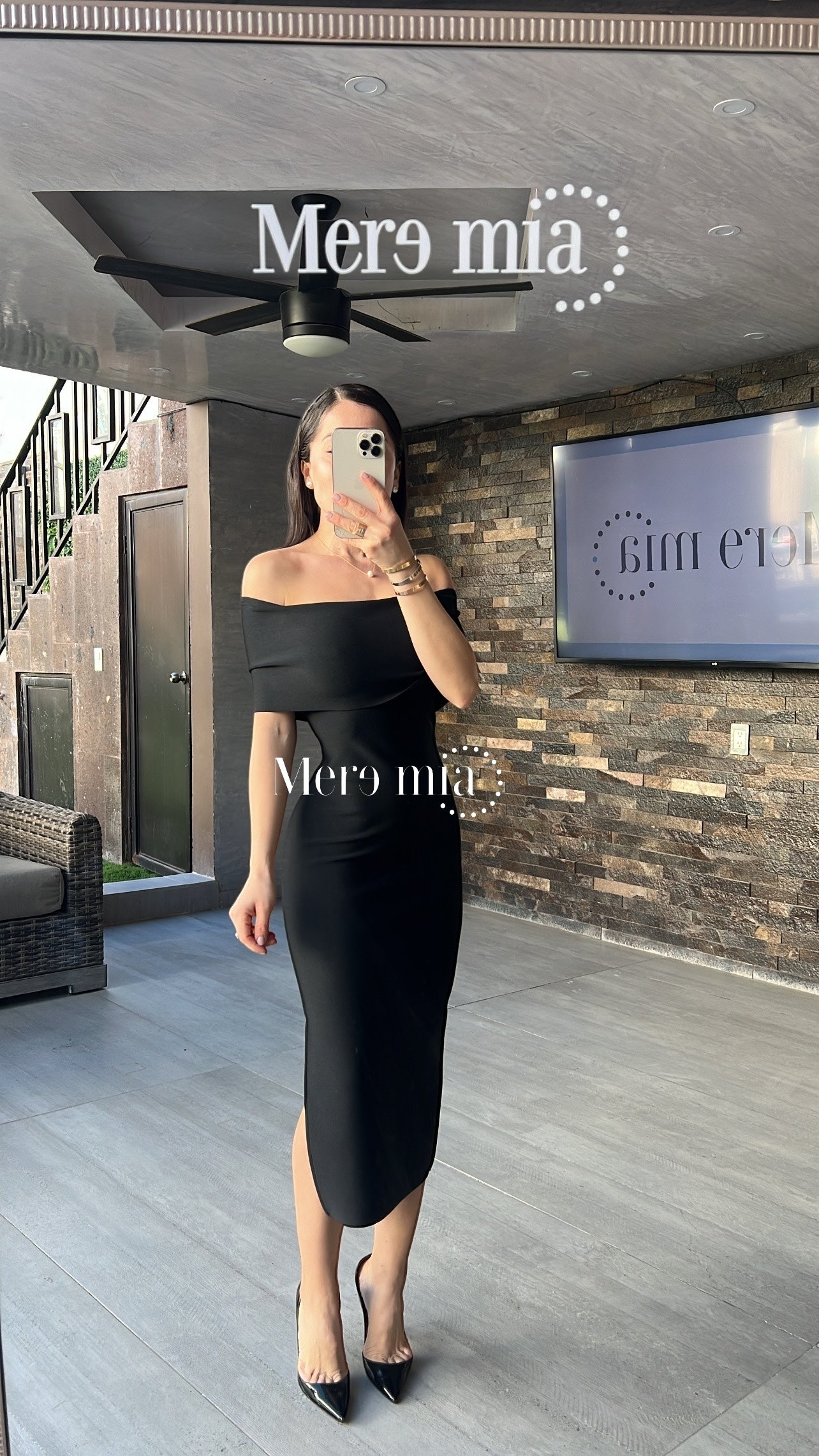 Vestido negro hombros olan