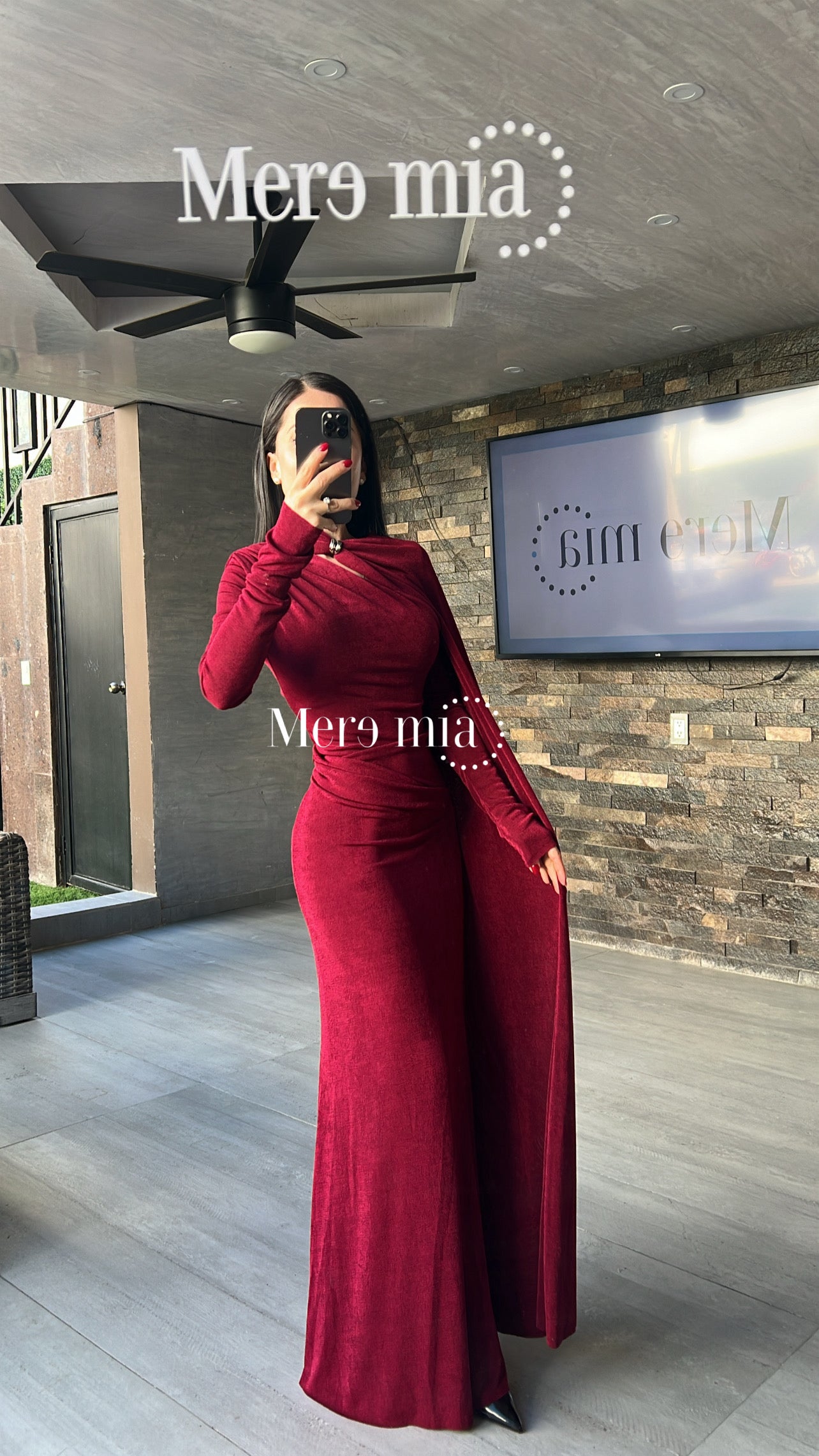 Vestido plisado capa