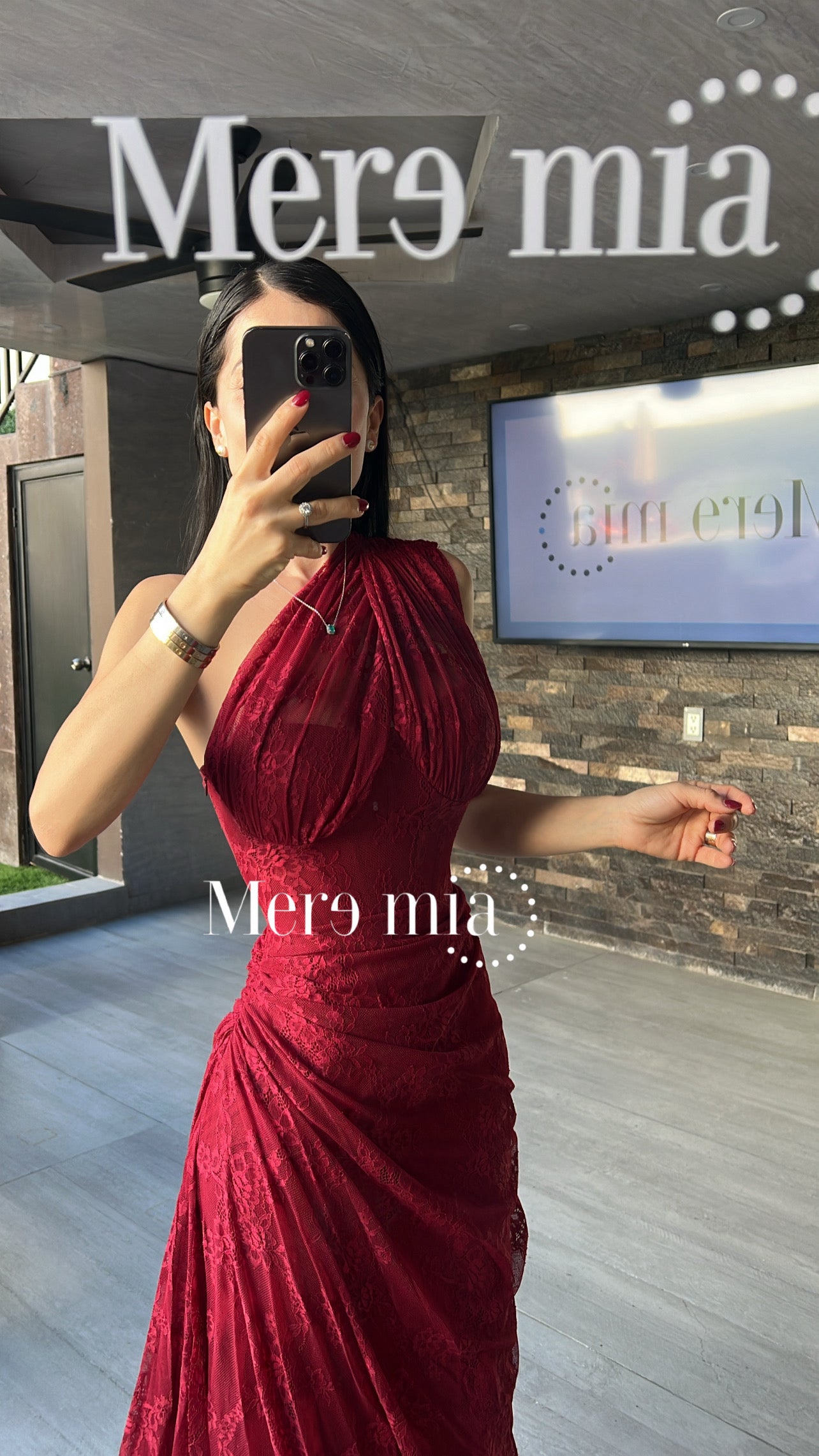 Vestido encaje copas hombro