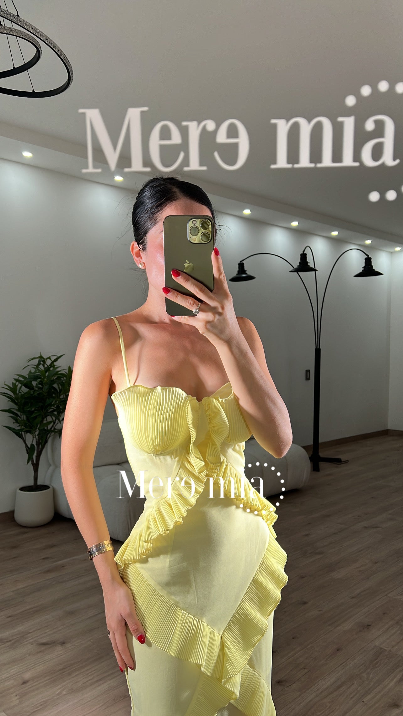 Vestido amarillo escarolas