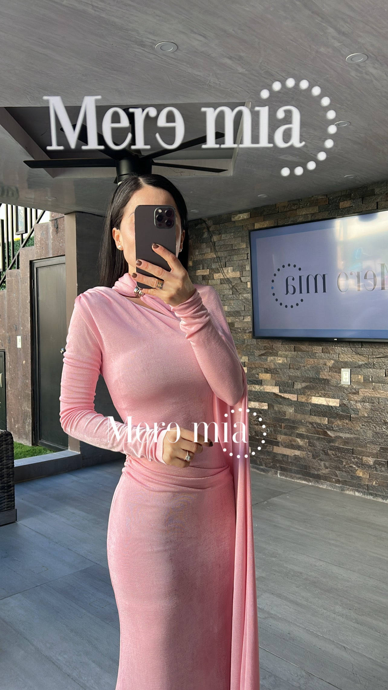 Vestido plisado capa