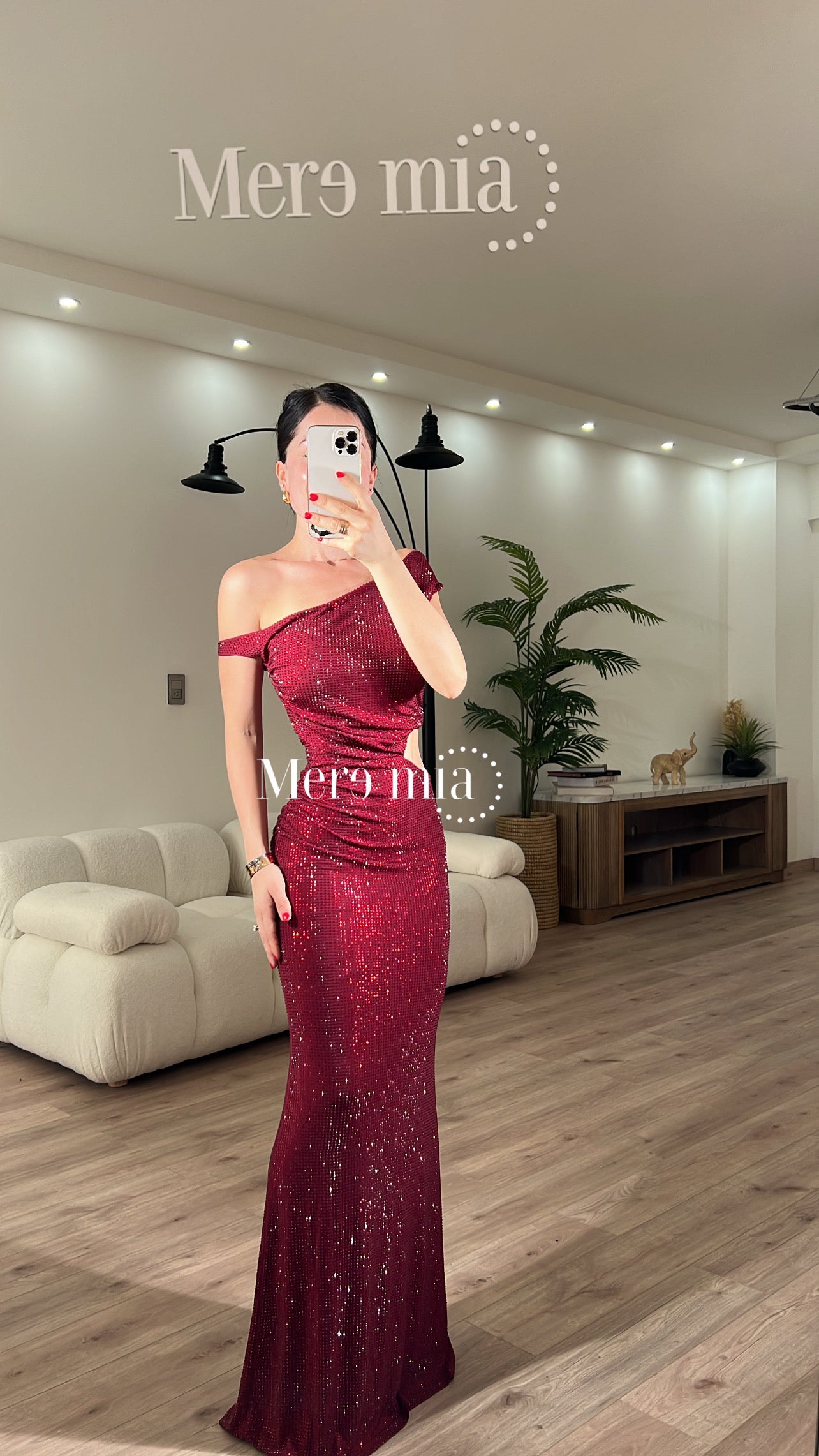 Vestido tinto puntos hombro