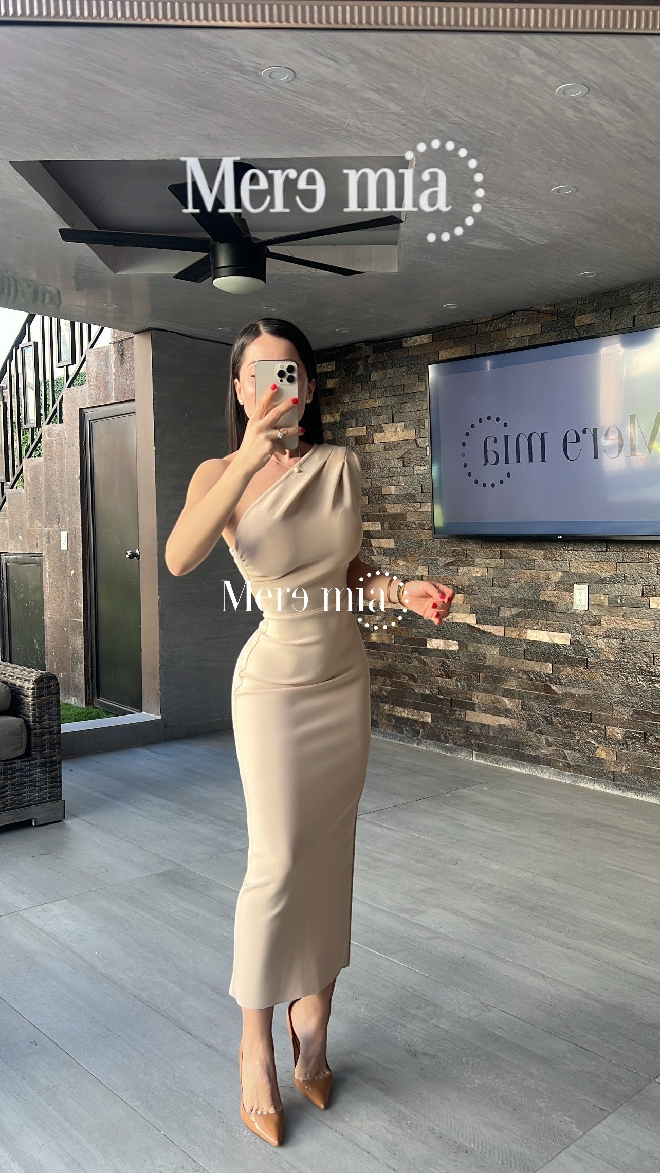 Vestido beige hombro