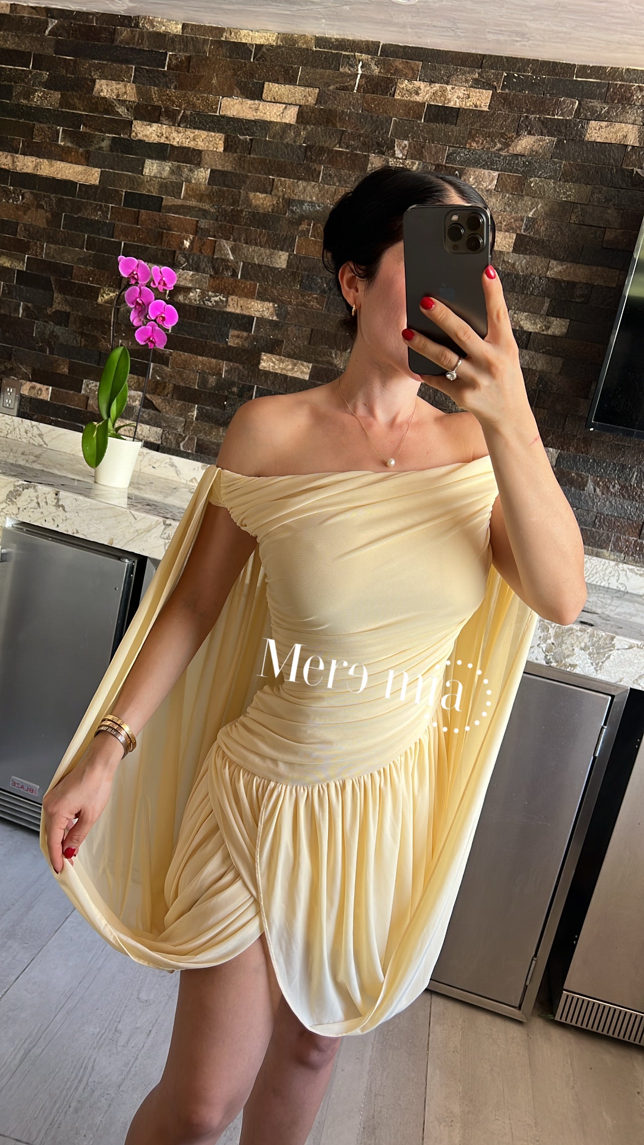 Vestido drapeado mangas hombros
