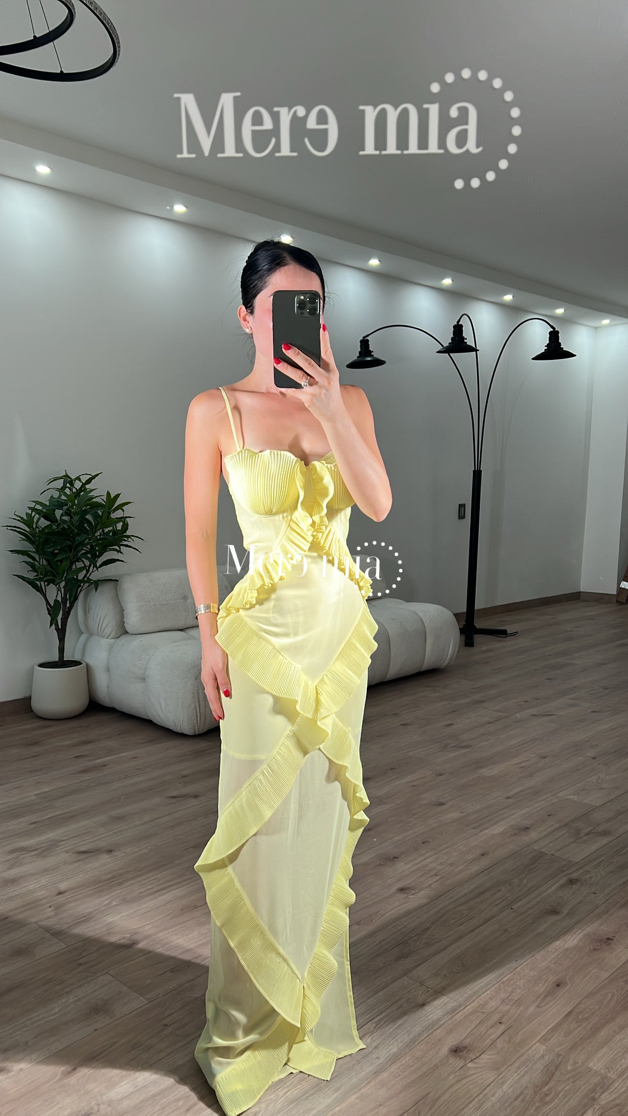 Vestido amarillo escarolas