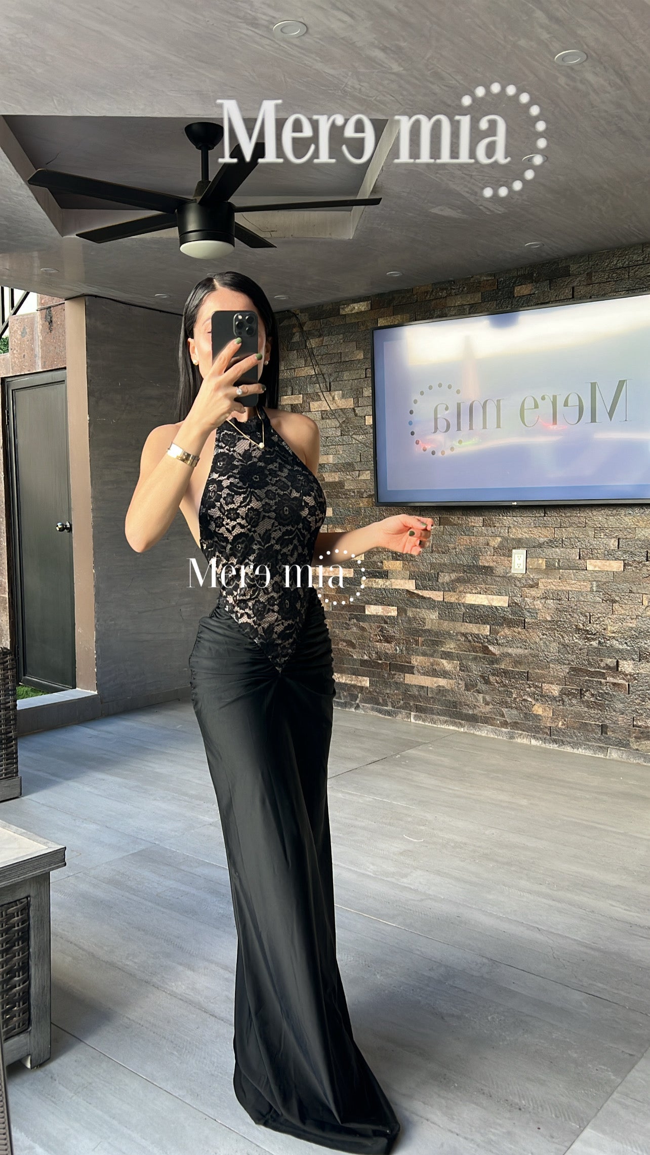 Vestido negro encaje cuello