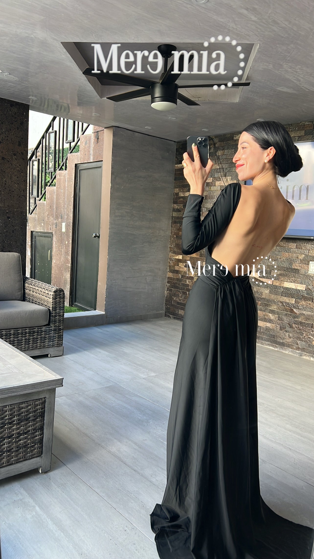 Vestido negro co plisada