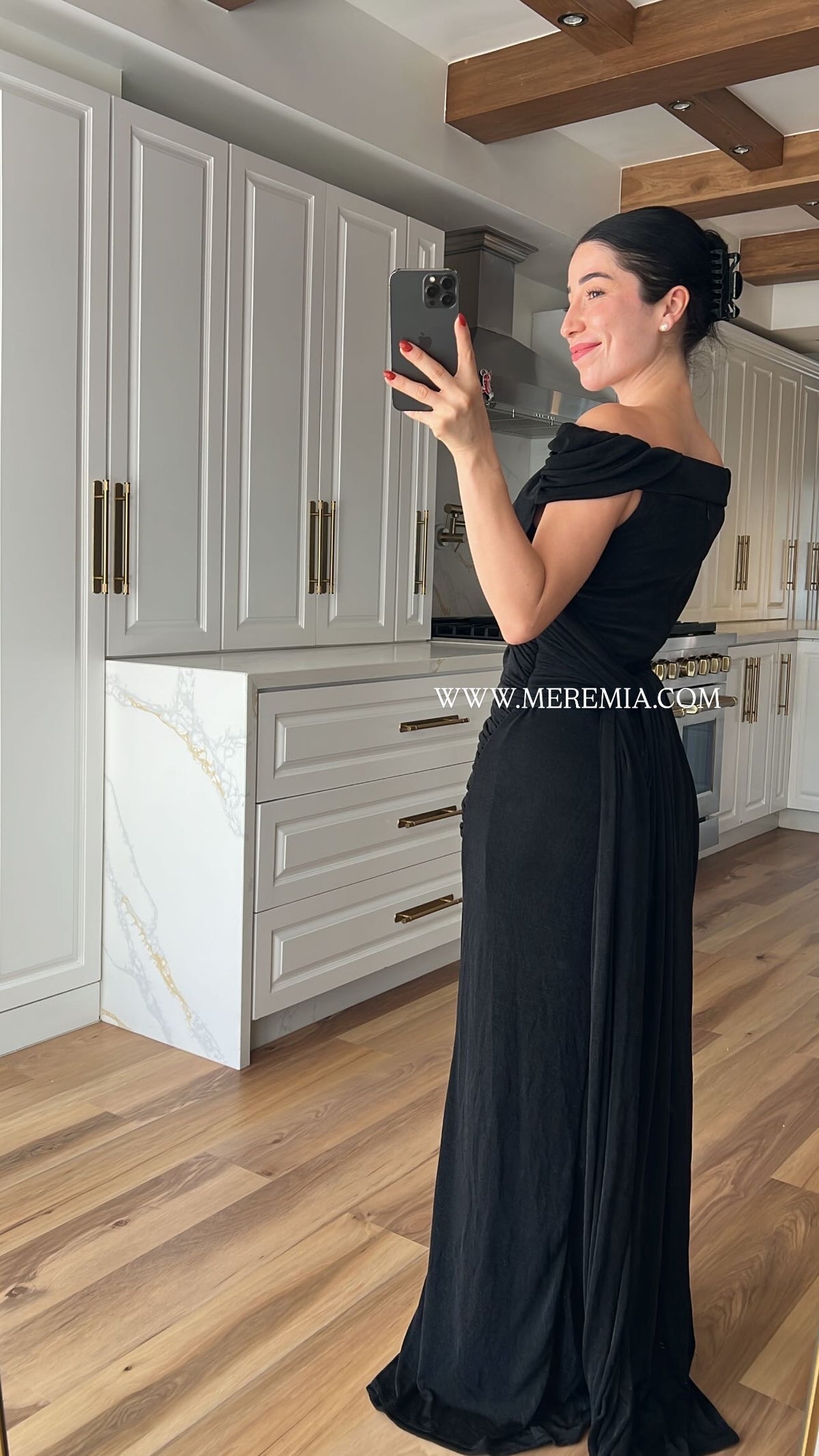 Vestido plisado en hombros liso