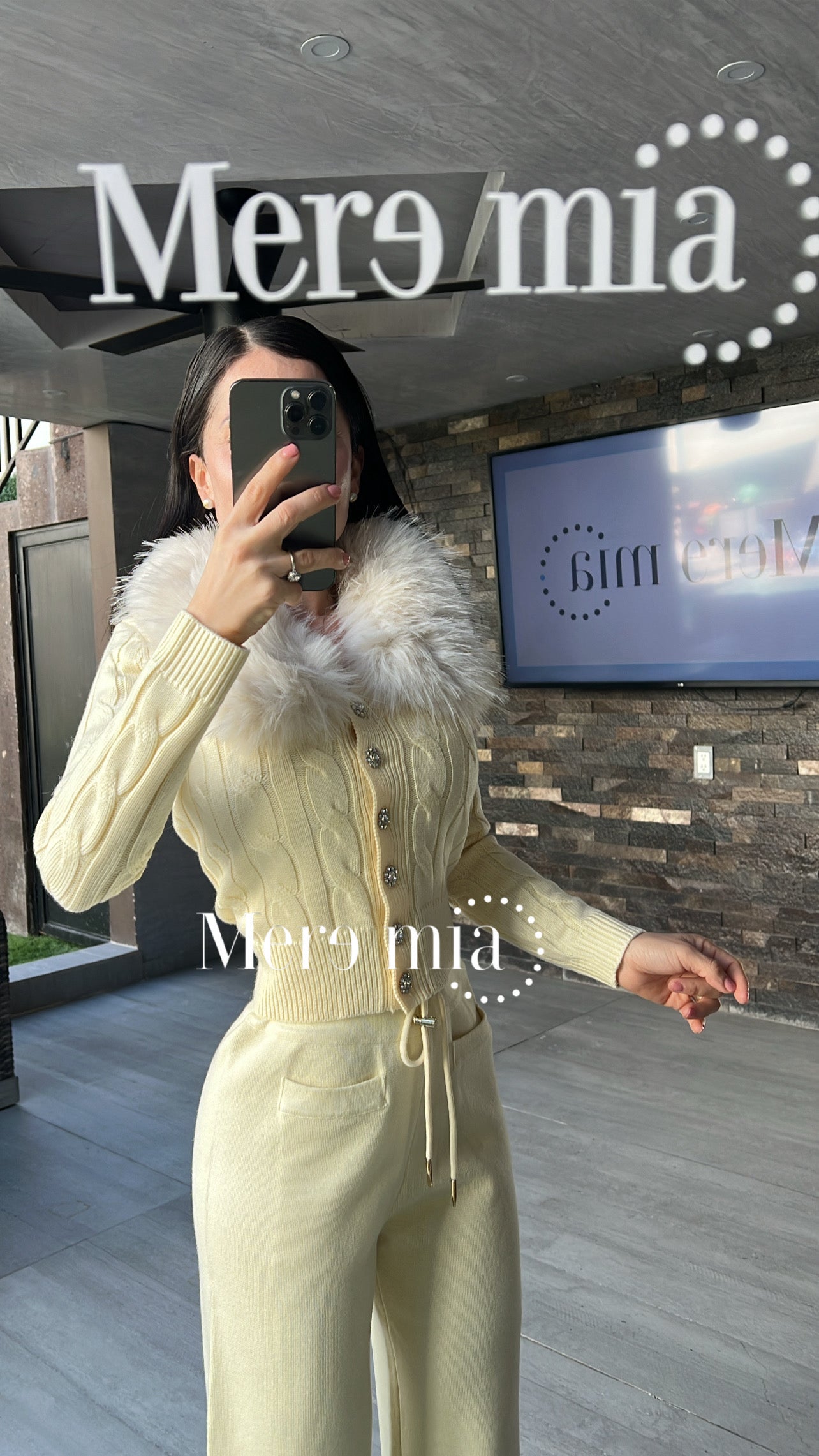 Conjunto pantalón cuello peluche