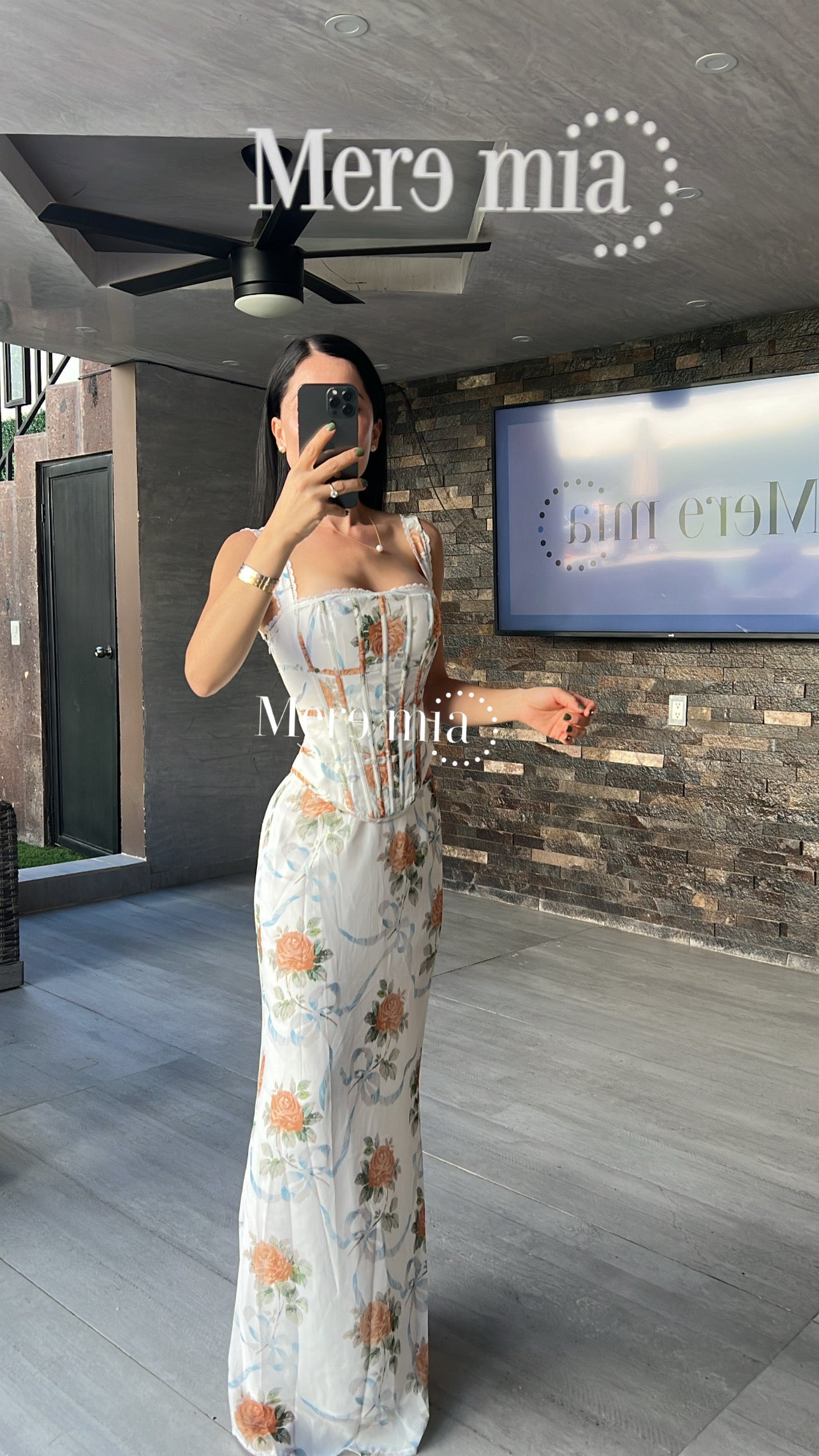 Blanco flor am hombros