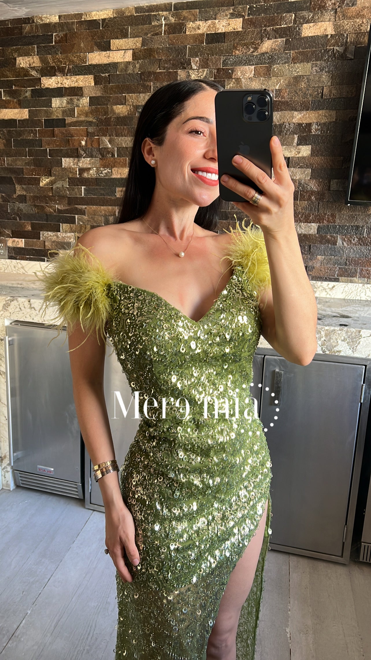 Vestido verde lent plumas