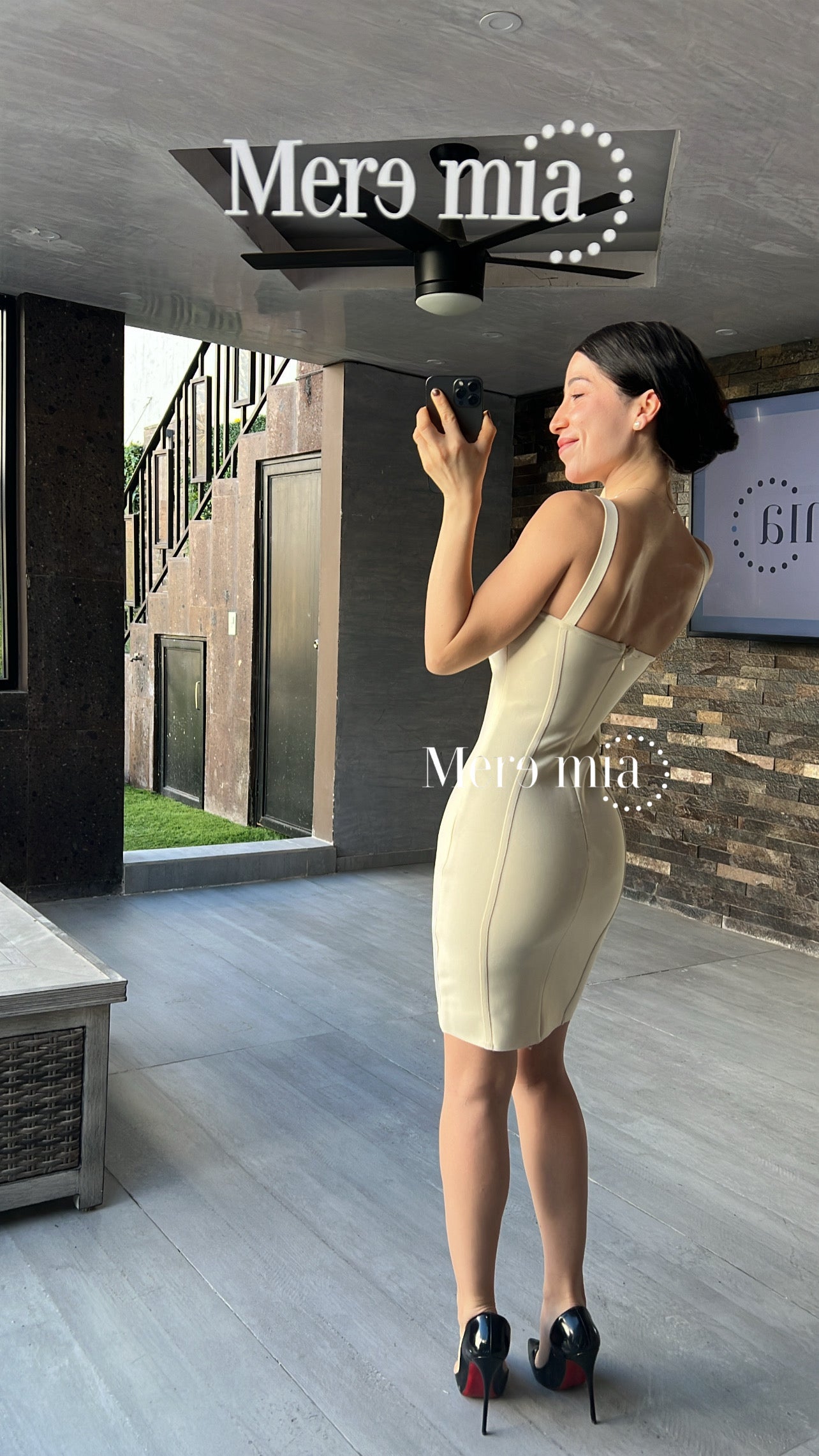Vestido nude corto