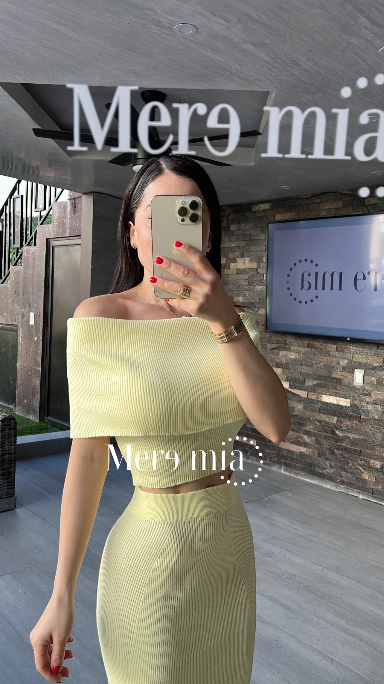 Conjunto amarillo olan liso hombros