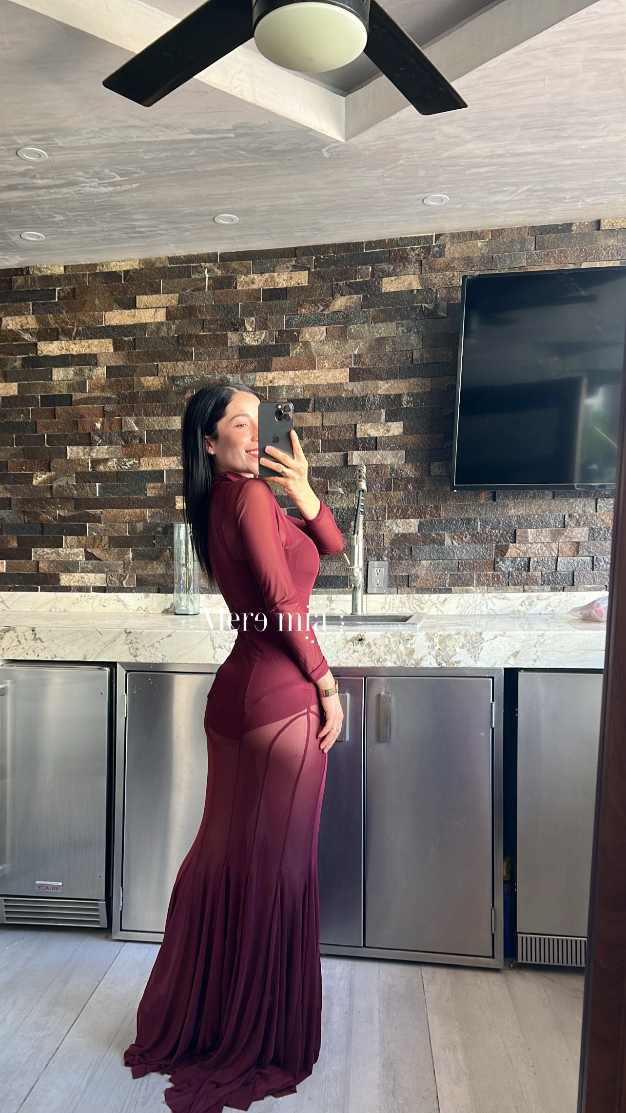 Vestido tinto cuello malla