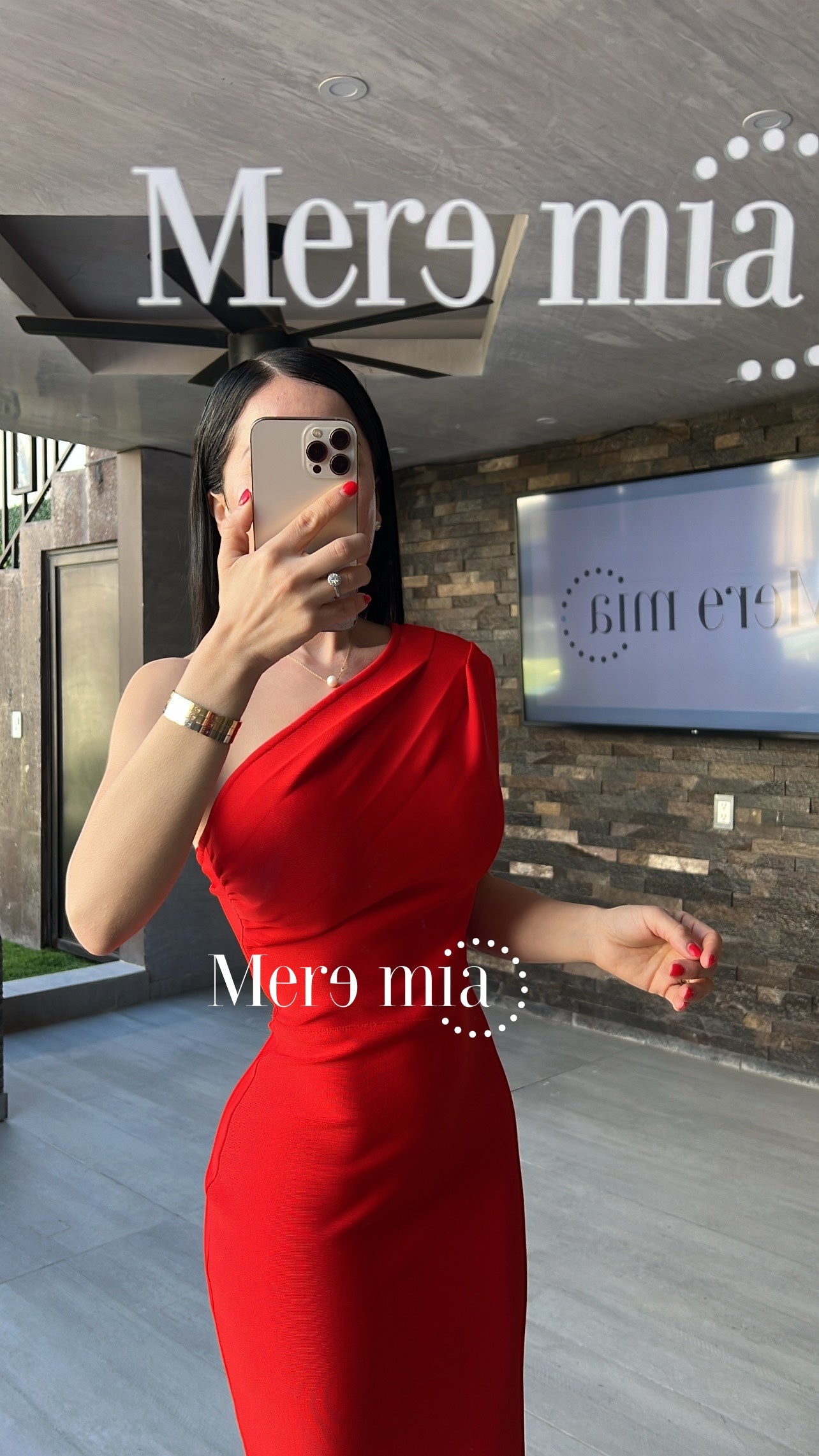 Vestido de un hombro rojo