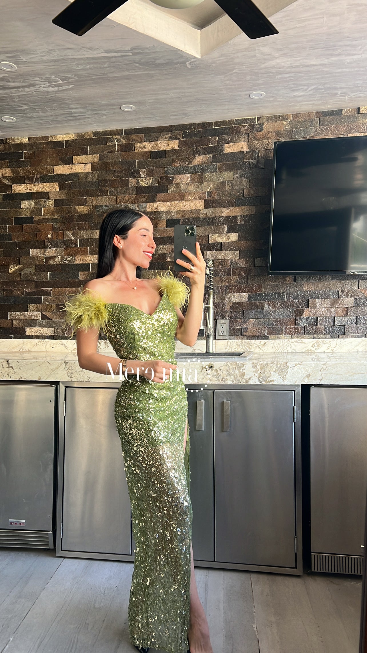 Vestido verde lent plumas