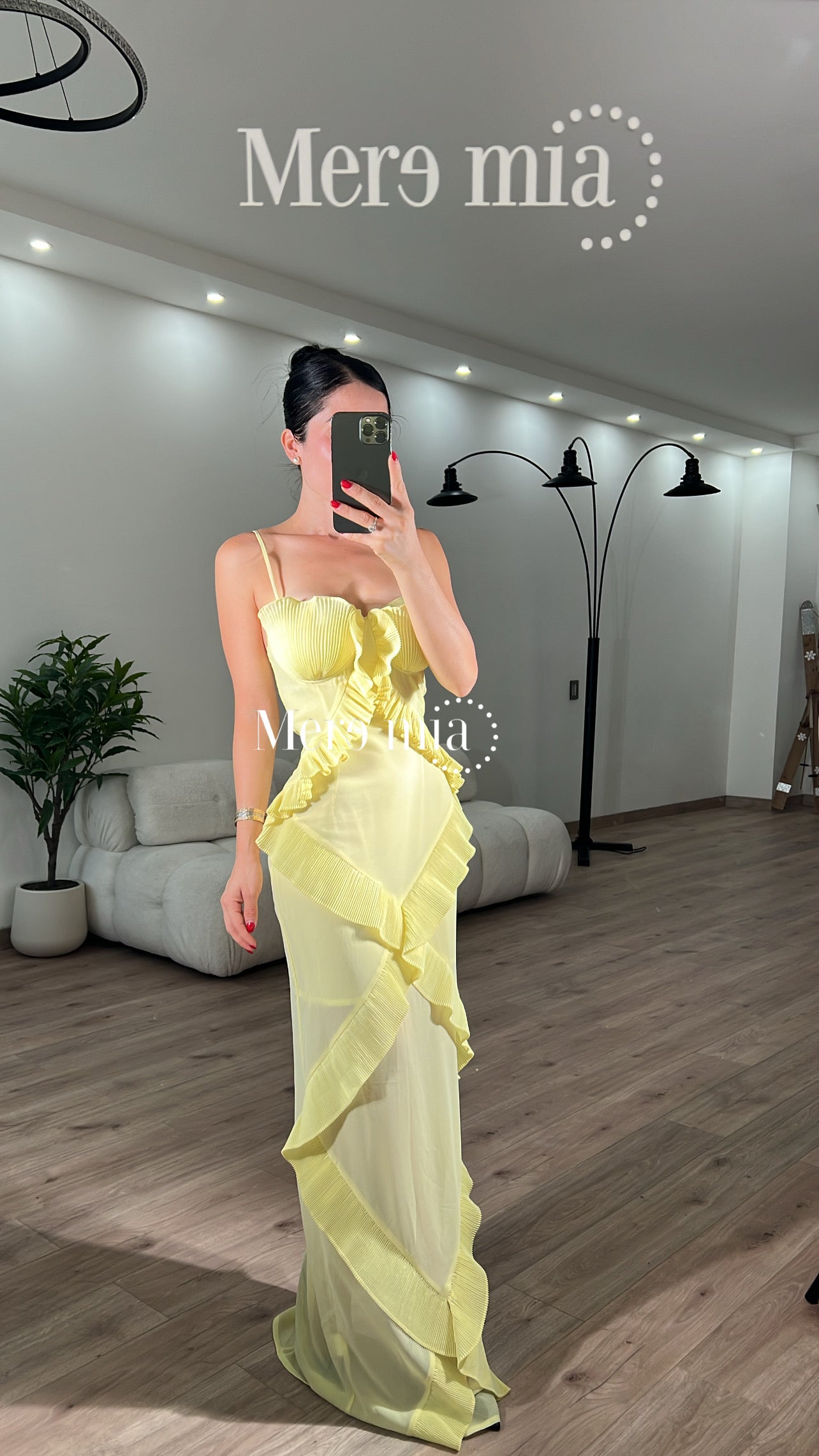 Vestido amarillo escarolas