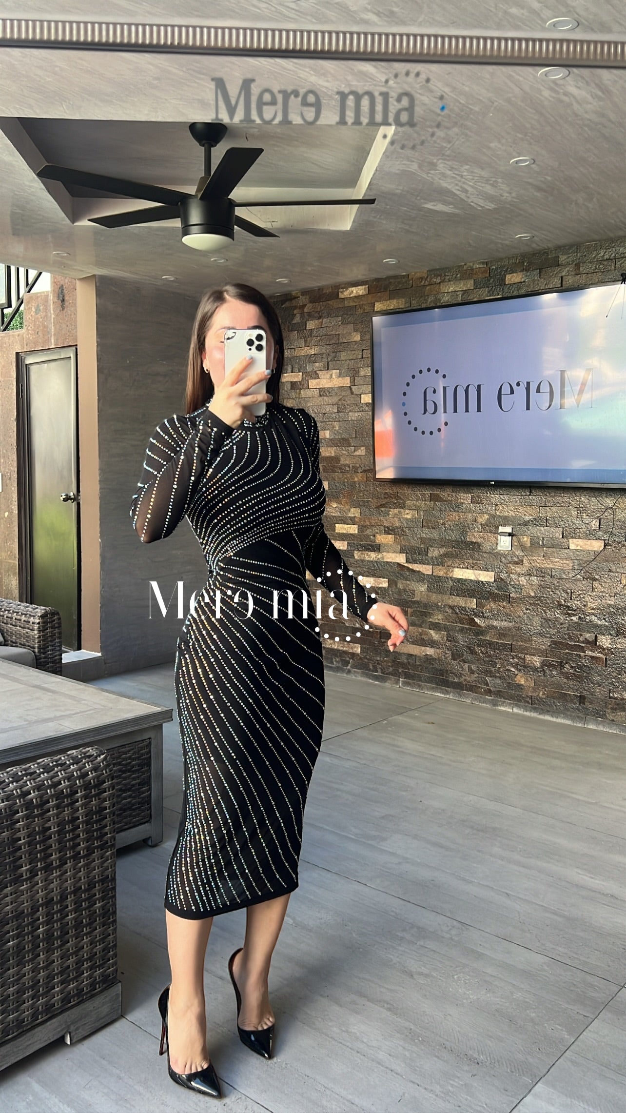 Vestido negro midi aplicaciones