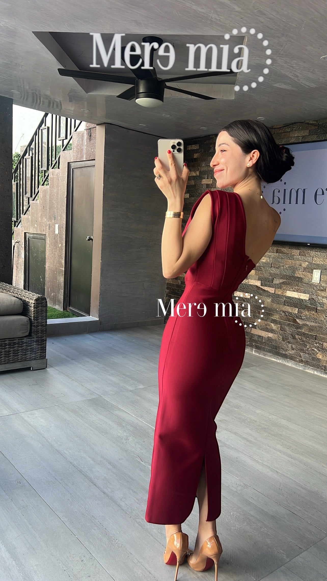 Vestido tinto hombro